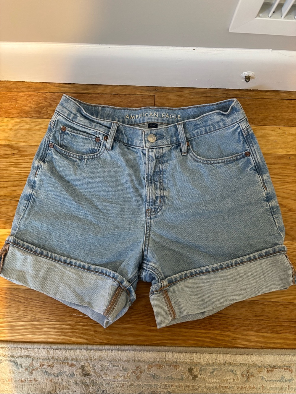 American Eagle Outfitters Light Wash Denim Roll-Cuff Women's Shorts